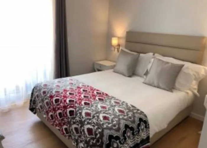 Silver Seahorse Garden Retreat